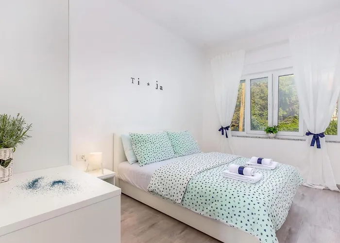 Veronique 3 By Interhome دْغاماي